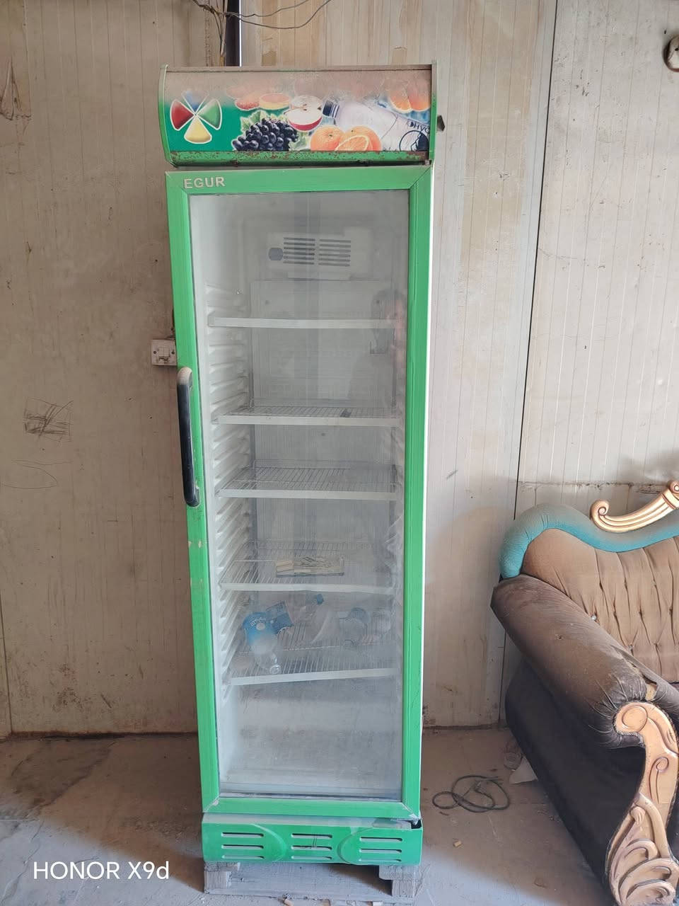 بيع ميز بليار ويركه مع براد العنوان بغداد العبيدي الرئاسة***********
