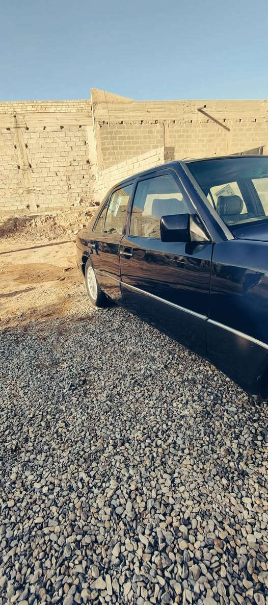 مارسدس دب موديل 90
رقم ديالى  بسمي قواعد دبل سليمه محرك 2500 
السعر 60 
 العنوان بغداد  
رقم الهاتف ‏‪***********‬‏
