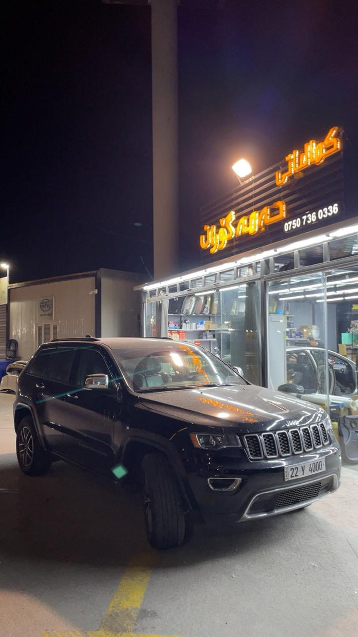 سلام عليكم
JEEP GRAND CHEROKEE LIMITED 
2021
بيه قطعتين 
جاملغ وبنيد بدون دواخل وشواصي 
فول مواصفات كشنات جلد 
ماشيه ١٠٥ الف كيلو متر  
تحكمات ستيرن 
كشنات كهربائيه 
شاشه جبيره 
انطمة دفع رباعي 
رادارات جانبيه 
وبقيه المواصفات المعروفة 
مكانه اربيل 
رقم وسنويه كله جديد 
رايده ب٢٥٥ وبيه مجال 
رقم الشاصي 
1C4RJFBG7MC536658
الرقم مو وياهه علىيه  رقم عادي 
0774 788 8388
0750 234 8878
