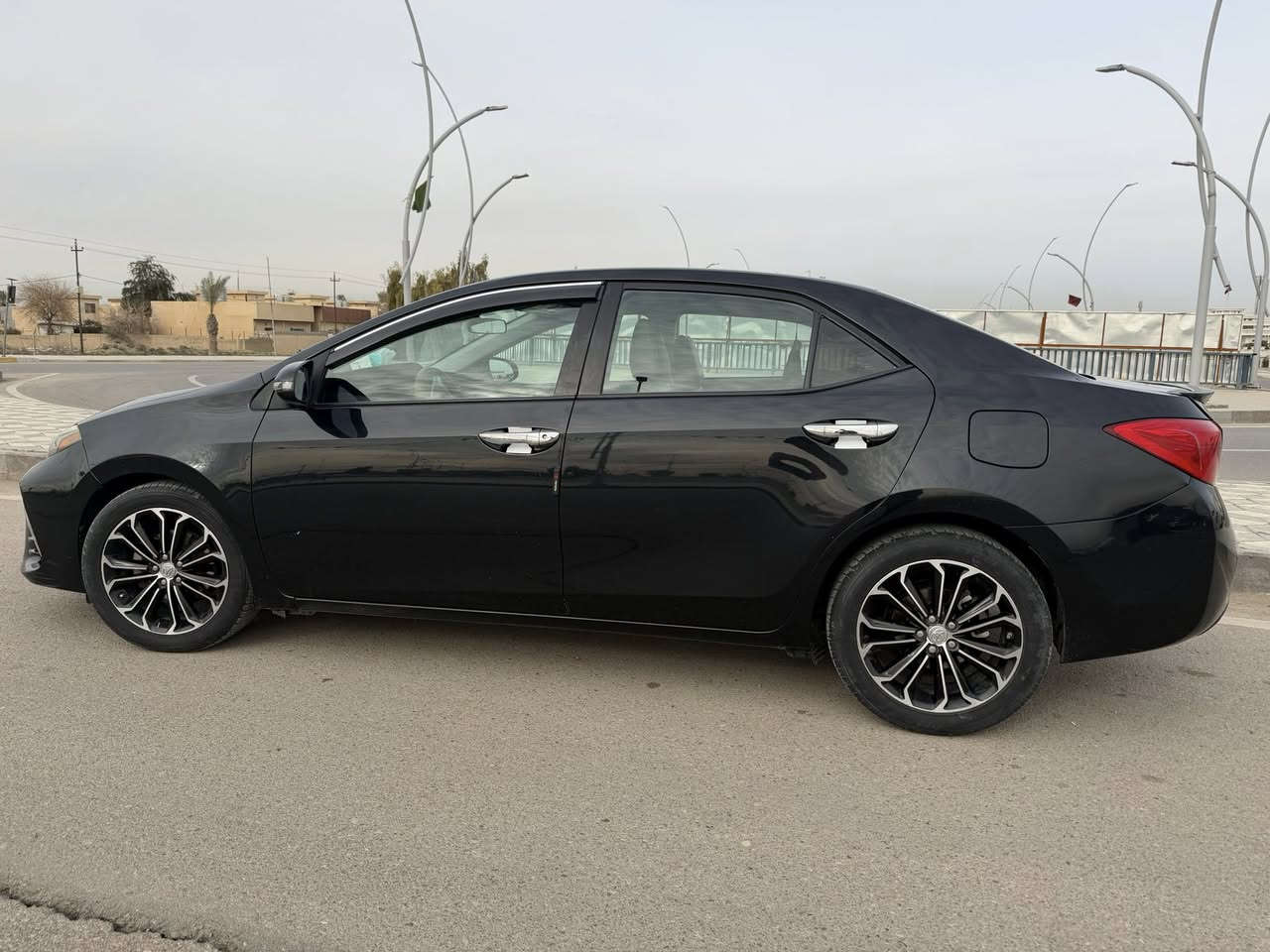 كورلا   2017 Se للبيع فقط .                                        بدون صبغ بدون دواخل 
تعديل بارد  شي بسيط فقط 
محرك كير شرط 
تحويل مباشر 
مكان السياره كركوك ***********
