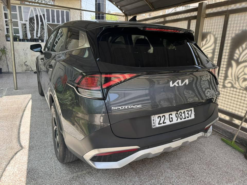 السلام عليكم اخوان 
كيا سبورتج موديل 2023 
ماشية 16 الف 
حادثها فقط طخة بلبنيد  بسيطة كلش وبدون دواخل
رقم اربيل تريد وكاله تريد تحويل حاضر السعر 193 وبيها مجال شي بسيط
***********
