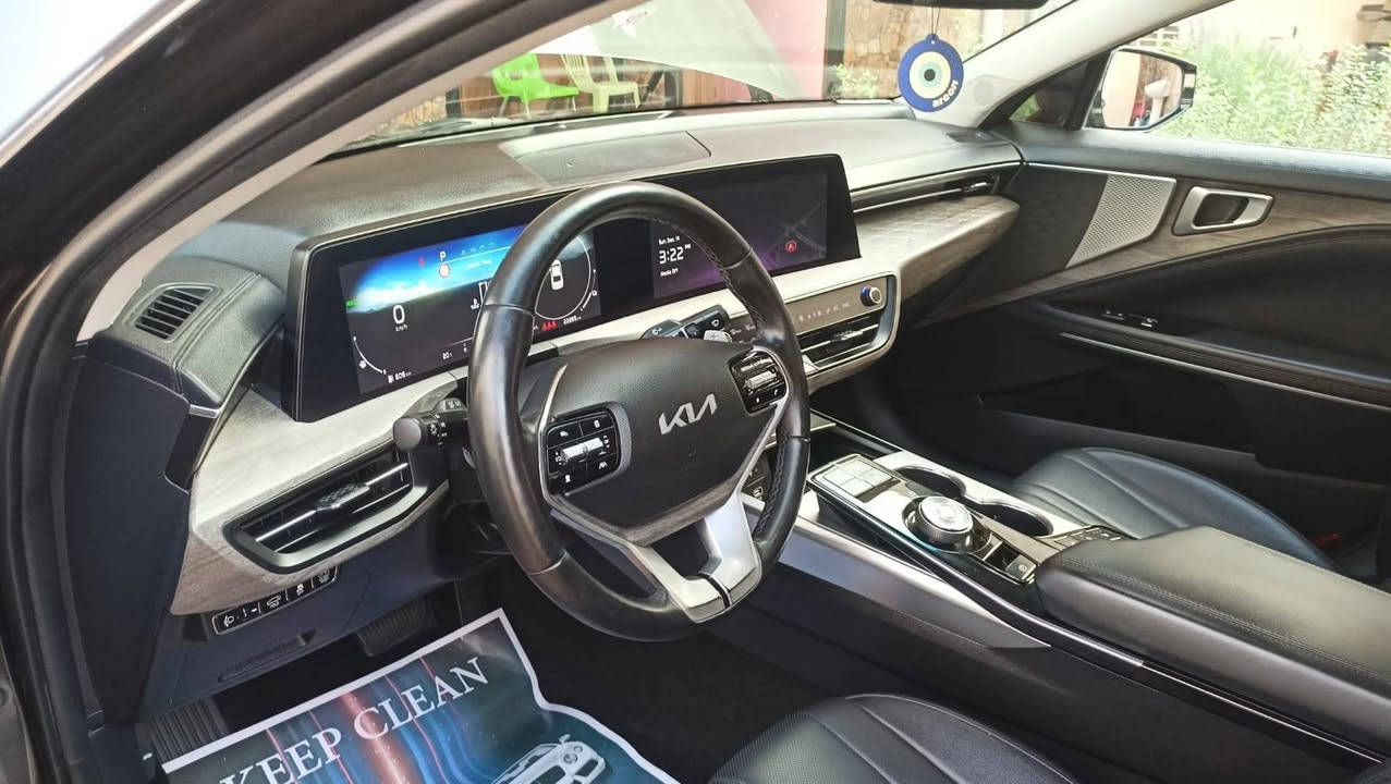 رمضان كريم عليكم ♥️ 
كيا K8 موديل 2023 محرك 2400 هايبرد اي بانزين،كهرباء... وارد كوري.. رقم انكليزي شرط التحويل... ماشيه 22265  أصل .. كفاله عامه عدا فتح فتح جاملغ امامي جهه السائق بدون حادث..فول الفول عدا فتحه السقف... مواصفات...حساس امامي خلفي...كامره اماميه خلفيه...كامرات محيطيه 360 درجه ...حساس ركن.. رادار امامي خلفي وتوقف ذاتي...نقطه عمياء بالمري... اشاره بالمري...مري طوي..لايت زنون عالي ناصي اصلي ابلاد...استيرن تدفئة..شفتات ستيرن...كشنات تدفئة تبريد...شاحن واير ليس...برده جانبيه وبرده خلفيه..تحديد مسار... قيادة ذاتيه...سايد ابريك بصمه... تبريد قطعتين تبريد منفصل...صندون كهربائيه... وبعد مواصفات....السعر225  ورقة وبيها مجال حك الجيه...لكم فائق الاحترام والتقدير.. رقم الهاتف ***********
