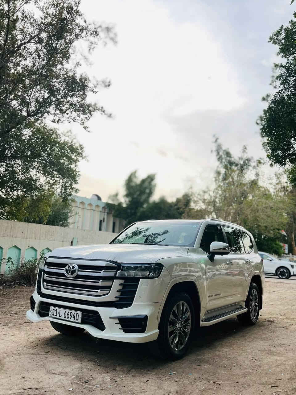 TOYOTA LAND CRUISER-GXR-2024للبيع او المراوس 
تويوتا لاندكروزر بريم 2024-GXR
فول مواصفات < ViP >
اللـون ابــيض صــدفي
الداخل لونين بيجي واسود
عدد المقاعد 7 راكب
كـشنات جـلد بيجـي
كشنات تدفئة تبريد
كـشنـات كهـربـاء
5 كــامرات °360
مـري كهرباء شفط
اشاير مري جانبيه
رادار بالمري
فتحة سقف
شاشة كبيره
انضمة قياده
مخزن ثلاجة
دخـول ذكـي
مـنافذ USB
شحن لاسلكي
جنطة كهرباء
تشغيل بصمة
اوتــو هـولــد
حساسات امامي خلفي
شـاشات خلـفية عدد 2
دوسـات داخلية تـرحيب
لايت LED مزدوج مع الشباك
بعد مواصفات هواي متخلص
رقم بغداد باسمي هزة جديده
المحرك V6-4000 تنفس طبيعي
المسافة المقطوعه : 33km الــف
ملاحظة : السياره بيه رصعات بل بونيد 
السعر : 65٫000$ ألف دولار - 650$ ورقة وبيه مجال 
الـعنـوان : بـغداد الـحريـه
الاستفسار هـ***********
