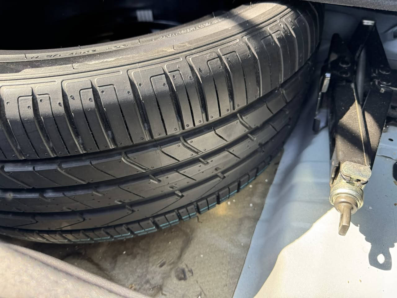 كيا سبورتج  2020
رقم بغداد
مكفوله من كلشي ماشية (26) الف فقط سبير منازل 
 المواصفات عادية 
حجم المحرك 2,0L
دوش2000 
4اسطوانات نوع DOHC
مرتبط بگير بوكس 6سرعات
مري شفط
ويل كب 19 
يدة باب نيكل  
حساس دعاميةامامي
حساس دعامية خلفي
كشافات هيلوجين
لد نهاري 
داخل جلد حمصي 
شاشة اعطال
درايڤ مود
تحكم مقود جهتان
كروز سرعة
مخرج USB ipod
‏ ABS
تبريد امامي و خلفي 
رقمي ‭***********‬ 
السعر203
مكاني بغداد زيونة
