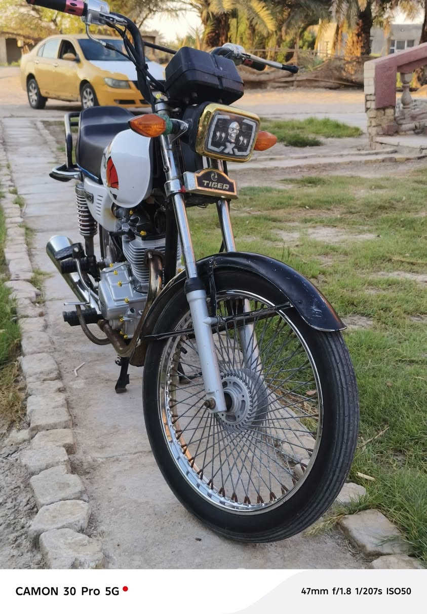 اسلام عليكم دراجه للبيع شاصي سونلك اوراق كامله اومحرك  انتنس 2025 سعر 800 اوبيه مجال. للتواصل ***********

