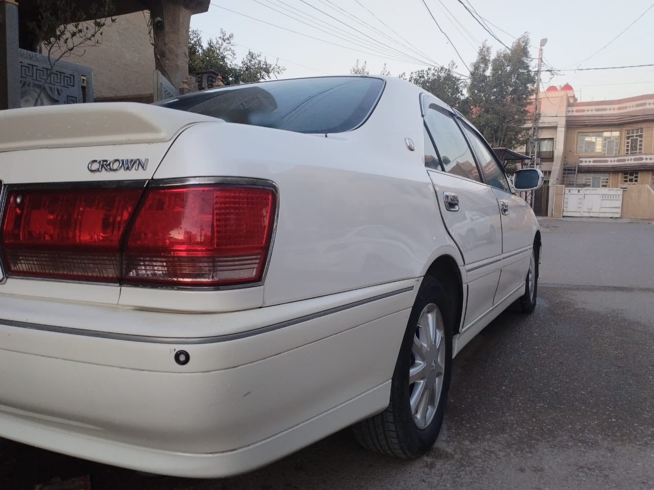 كراون 2003 اربع دكم للبيع
السلام عليكم
كراون 2003 اربع دكم فول ما عدا الفتحه
محرك ديفور الجبير 3.6
مواصفاتها معروفه حساسات امامي خلفي ثلاجه برده والخ.. حتى كاميرات جانبيه بيها
تحوير نجف كامل عارف العيساوي
ومغلفه جلد الارضيات للحفاظ عليها 
سياره حلوه ما ناقصها شي 

ماشيه 160 الف
مكان السياره بغداد

السياره باسمي تحويل ثاني يوم شرط تستلم سنويه باسمك، وارقام السياره قبل كم يوم سويتهن الانكليزي الجديد موجود اخر صوره

السعر 140 ورقه وبي مجال

للاستفسار اكثر ***********
