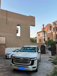 سلامً عليكم لندكروزموديل 22 سازاصل ماشيه 80 الف وكسرفئه vx مكينه 6 تون...