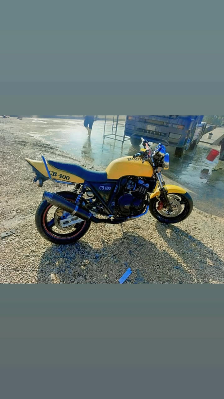 سيبي فور  ٤٠٠ جيل اول أوراق كامله دراجه كلش حلوه ونشطه وبطناش ١ ٢ ٣  وشغاله نكره سلف وصبح تشغيلتها نكره وشلعه ومعدل خير من الله بيها شغله بصيطه بل ضاغطه مال زنجيل دراجه حلوه  السعر ١٤٠٠وبيها مجال لشراي الموشراي لايتعبني رجائن رقمي ***********
