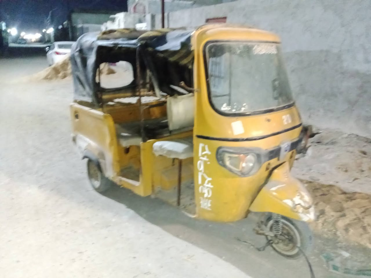 تك تك للبيع بدون مكينه أوراق الشراي لا يراسلني يراسل راعيها مكان نجف ***********مكلف بلنشر
