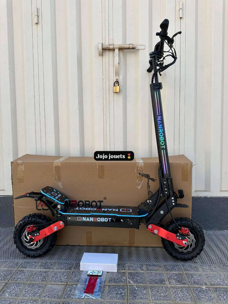 TROTTINETTE ÉLECTRIQUE NANROBOT 1200W⚡️
✔️Batterie lithium 48V18Ah.
✔️Moteur Arrière Puissant 1200W. 
✔️Chargeur 54,6V2Ah. 
✔️Autonomie 40-50Km. 
✔️Vitesse maximale : 75km/h
✔️Accélérateur a la main. 
✔️3 Niveaux de vitesses. 
✔️Démarrage avec Bouton. 
✔️Frein Disque Avant et arrière. 
✔️Amortisseurs Avant et arrière. 
✔️Roues Tubeless 11 Pouces Tout terrain. 
✔️Lumiere LED Avant. 
✔️Lumiere LED d’ambiance avec télécommande . 
✔️Feu rouge Led arrière. 
✔️Clignotant Gauche et droite. 
✔️Trottinette Pliable. 
✔️Écran LCD. 
✔️Cloche électrique . 
✔️Tranche d'âge : Adults 
✔️Poids : 25Kgs
✔️ Capacité de charge : 150 Kgs.

‎📦🚚التوصيل مجاني لجميع المدن مع الدفع عند الإستلام. 

‎💵


**إذا كنت صاحب هذا الإعلان وتريد حذفه لأي سبب، رجاءا أرسل رسالة إلى الدعم الفني**