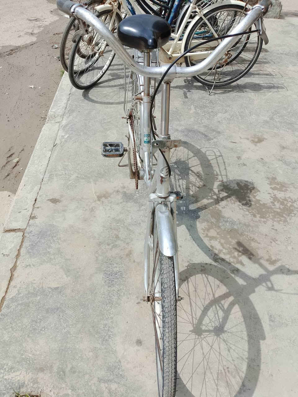 السلام عليكم  
 بايسكل للبيع نظيف حجم 24 السعر 50 بي مجال المكان بعقوبة التحرير الاتصال  على الرقم ***********
