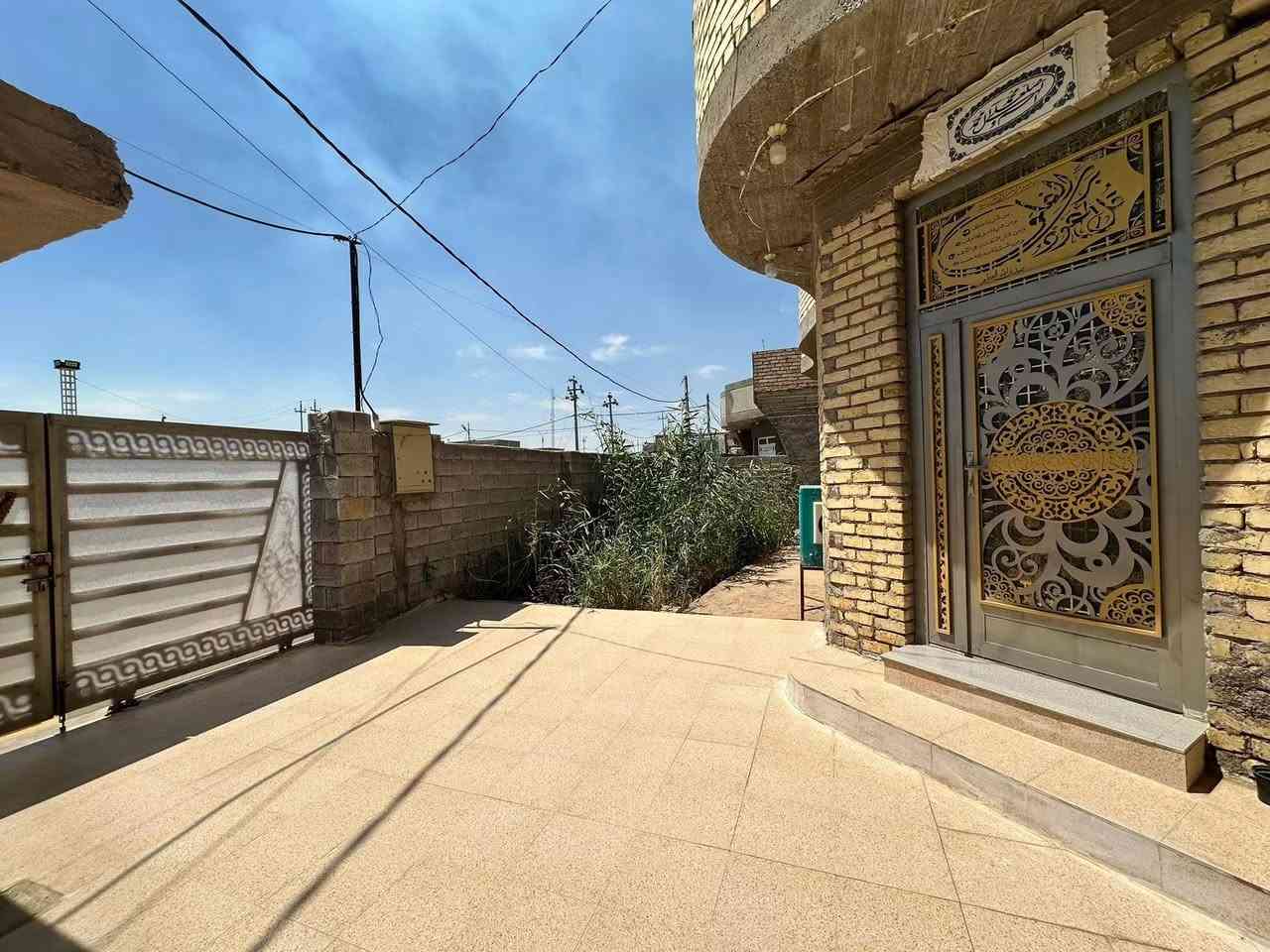دار سكن طابو صرف في ( حي الكرار الأول )
مقابيل ( مول ابو نور )

(( البيت ركن + أمامه متنزه ))

مساحة ٣٠٠ م - بناء طابوق - سقف صب كونكريت 
(( ٢ غرف نوم )) - بناء درجة أول بيت كلة سيراميك

كل الخدمات متوفرة - ماء - كهرباء - تبليط - انارة
أرصفة - مجاري - أمامه متنزه - ركن 
(( تحويل مباشر ))

للاستفسار مراجعة مكتب غازي للعقار   
واسط - الزبيدية - قرب أفران المائدة  *********** 
***********
