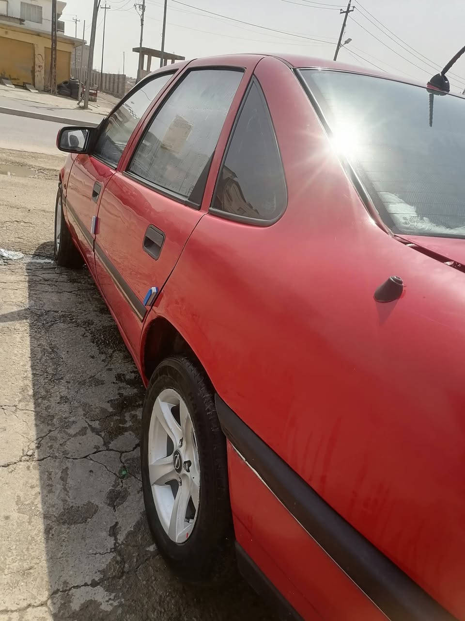 السلام عليكم سعرها ٤٣.. اوبل فكترا حجم١٦ موديل ٩٠ محرك وگير بشرط  سياره بسمي شرط التحويل رقم دولي مسطره السياره بيها الجملغ وره شبرين معجون والباقي شرط بس مطوز جماليه لاخيسان ولامعجون *********** مكانها موصل
