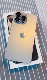 أيفون 15 برو ماكس للبيع دبل سيم كارت الذاكره  256  گيگه والبطاريه 89 %...