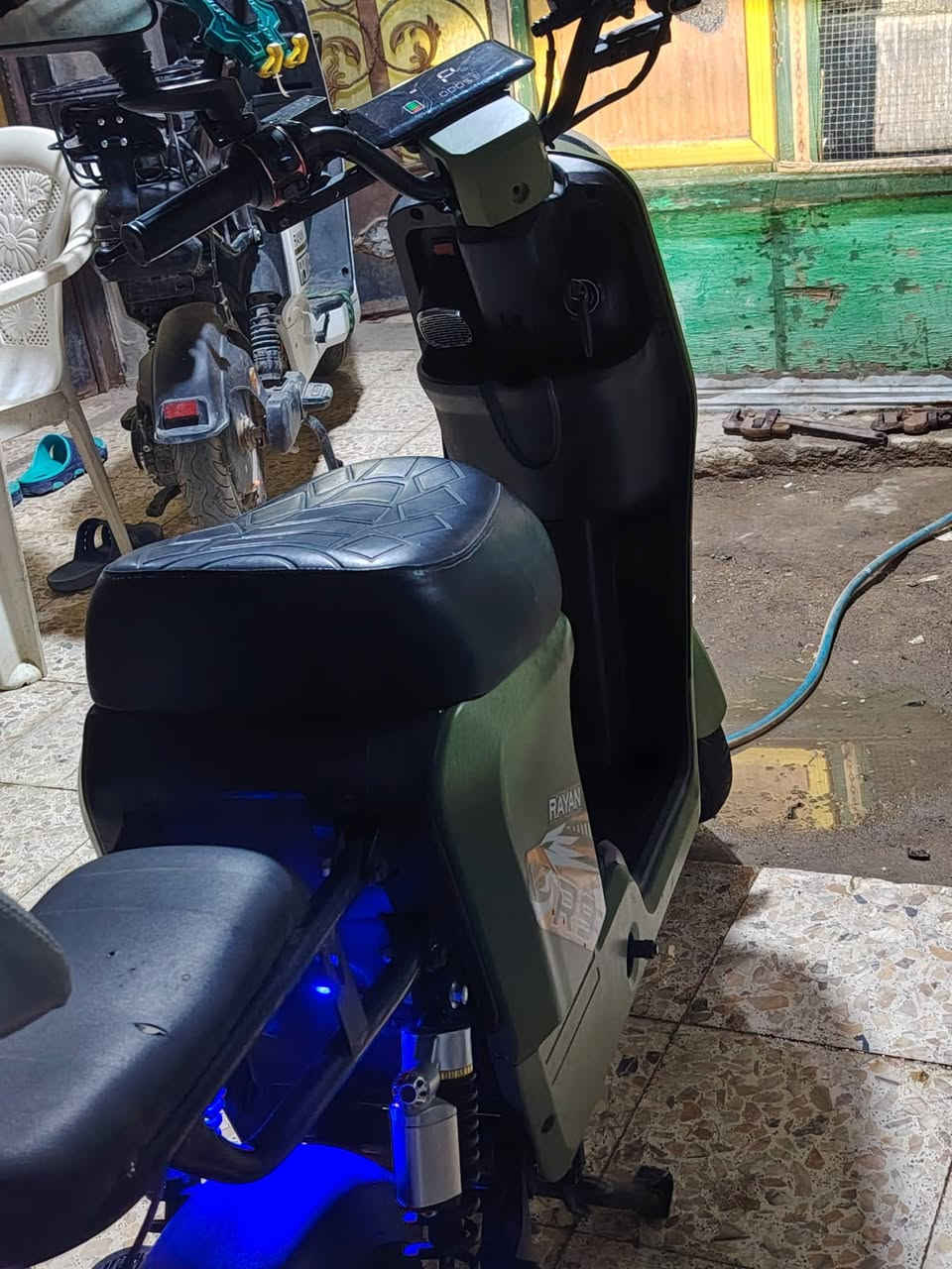 دراجة r9 ريان فول مواصفات 
5 باتري 
ملف نحاس 1200 واط 
لون زيتوني طافي ملكي 
دراجة عملية موقع الزبير  
السعر 350 وبي مجال بسيط
رقم الهاتف ***********
