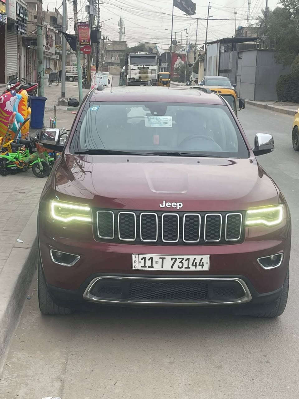 السلام عليكم
(((مكلف بالنشر)))
جيب كراند شيروكي 2017  وارد امريكي( داخلة كلين) ماشية  130الف ميل (قابل للزيادة)  محرك 3600
صاير بيها حادث داخل العراق الباب الخلفي بيها ضربة وتصليح بسيط  وصبغ, وباب السايق موحدين بي لون وكلير ( يعني قطعتين صبغ فقط)

المواصفات:-
شاشة كبيرة, تحكم كشنات كهربائي, كشنات تدفئة و تبريد, كشنات جلد صندوق كهربائي  بصمة تشغيل و تشغيل عن بعد  دخول ذكي , سلايد روف  تبريد قطعتين نظام خرائط GPS ,ستيرن كهربائي مصابيح امامية زينون  حساسات امامية وخلفية  تدفئة بالستيرن  محدد سرعة  , تحكمات ستيرن 
رقم بغداد تحويل ثاني يوم او اي وقت يعجبك
مكان السيارة مدينة الصدر / الاورفلي 
السعر 225 وبيها مجال
للاستفسار الاتصال على الرقم ***********
