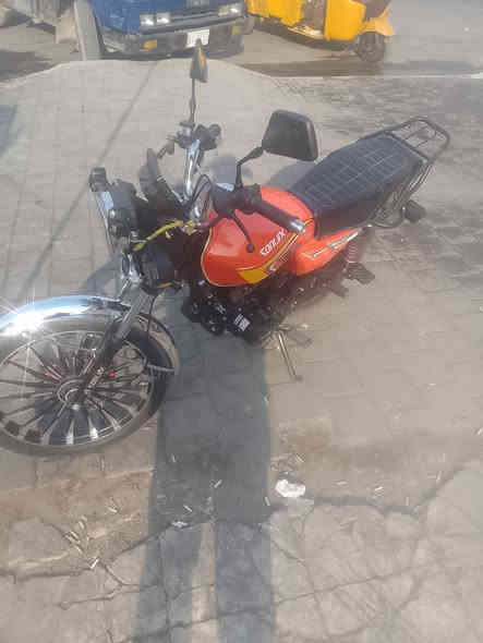 سلام عليكم سونلنك مكينه سوده حجم المكينه 200 سي سي مديل 25شاشه اكترونيه بصمه تشغيل عن بعد موصفات فول بيه مكاني بغداد حي اور او البنوك  رقم الهاتف ***********
