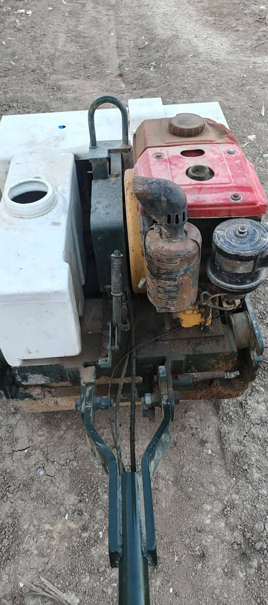 حادله ساكاي للبيع شغاله جاهزه سعر ١٧ ورقه
***********
