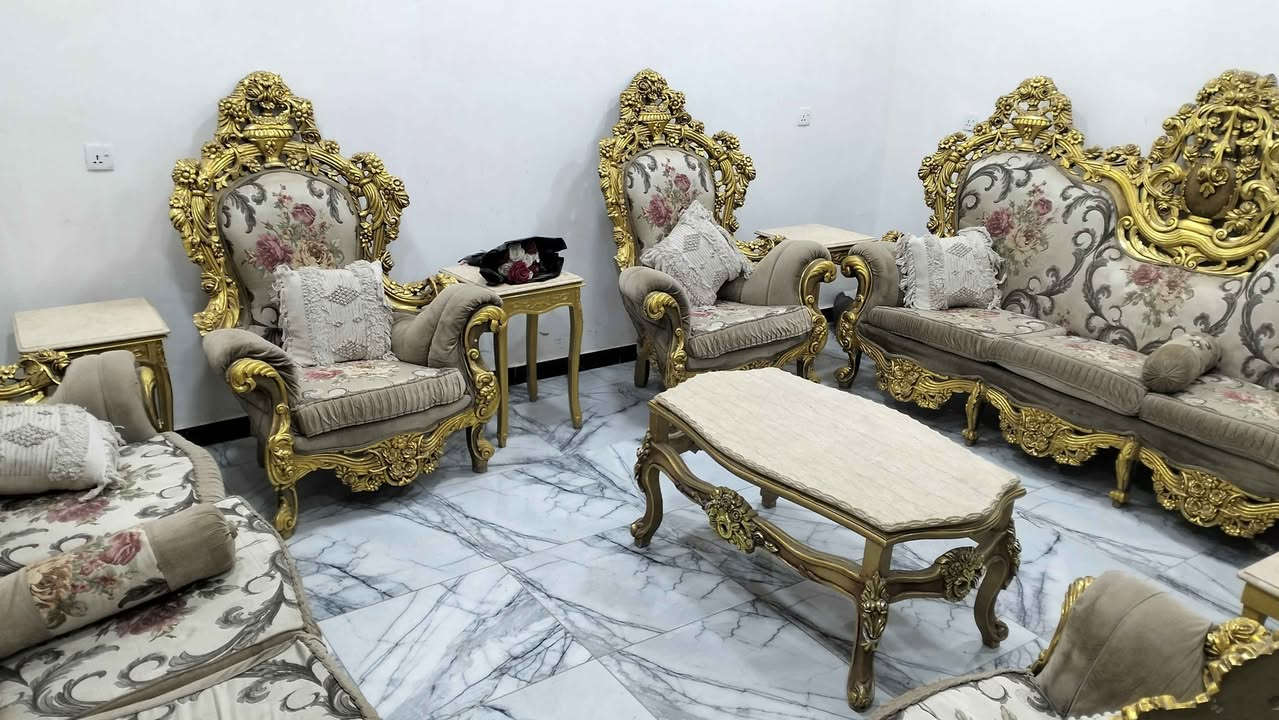 تخم زان ملكي 10 مقاعد السعر مليون و400 عنوان بغداد قرب تقاطع درويش الشراي يتصل  *********** بغداد, العراق
