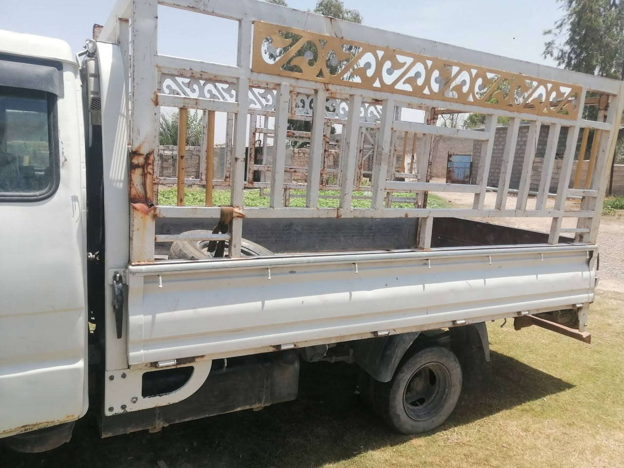 سلام عليكم سياره الابيع مكفوله من محرك وكسن وكير موديل 95 وسعر 58وبيها مجال حك جيه اني من بغداد وسكني تاجي غريت ***********
