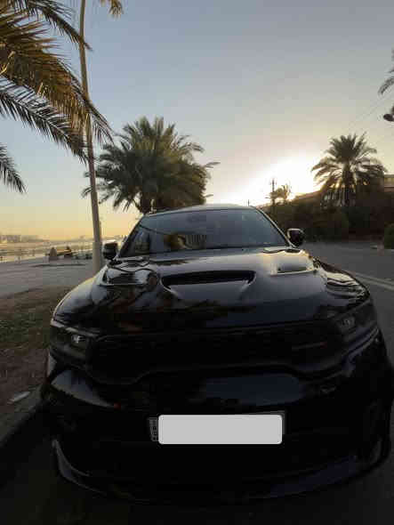 السلام عليكم 
Dodge Durango R/T Plus TOW N’ GO 

فول مواصفات ( فئة خاصة بنسخة ال RT )

الموديل : 2024 

المحرك : 5700 هيمي 

المسافة المقطوعة : 15000 ميل فقط 

وارد امريكي كلين تايتل (كلير بابين عكس السائق )  

المواصفات : 

فتحة سقف ( سلايد ) 

سقف شاموا 

داخل السيارة  كاربون فايبر ( forged carbon ) 

رادار امامي مانع تصادم 

رادار خلفي مانع تصادم 

رادار تحديد المسار + كروز كونترول متكيف مع الشارع 

نقطة عمياء 

بهذه الفئة الراديتر يكون حجمه اكبر من نسخة ال RT العادية يتحمل حرارة و ضغط اكثر 

الدبلات : SRT 

ويل 20 + بريكات بريمبو نفس ال SRT 

فتحات البنيد SRT

حساسات امامية + خلفية 

صندوق كهربائي 

مقاعد جلد + كنتارا + تدفئة + تبريد + خزن 

مقاعد خلفية VIP 

نظام الصوت harmon/kardon 

تحكم وضعيات القيادة eco + sport + track + Tow + snow 

ستيرن هيتر + شفتات ستيرن 

شحن وايرليس 

وايرليس كار پلي + اندرويد اوتو 

السعر : 47500 $

رقم السيارة : اربيل 

العنوان : بغداد 

هاتف : ***********
