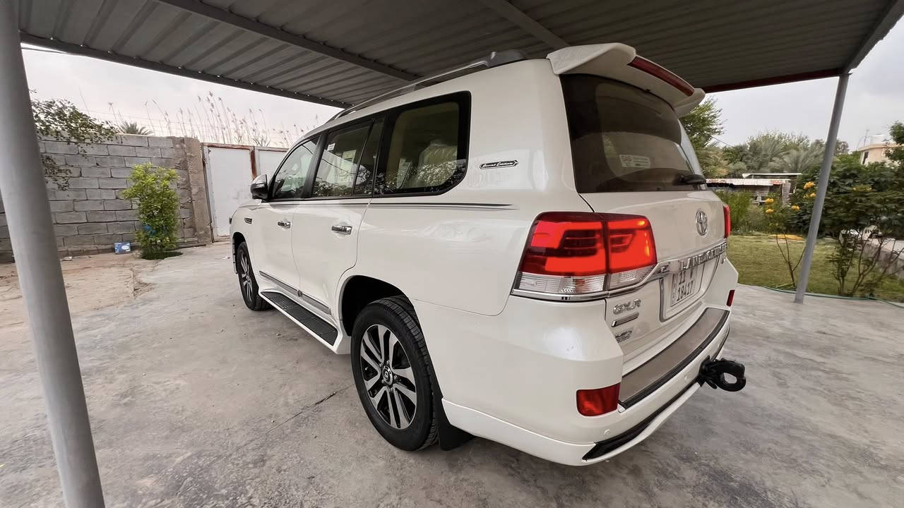 السلام عليكم : لاندكروز موديل 2016 وكالة فطيم فول مواصفات تجي 5 كاميرات اصل GXR  ثمانيه سلندر V8 4600 ماشيه 114  كفاله من الصبغ والتبديل بيه رصعه  بالجاملغ الخلفي والسونار مرفق بالمنشور سياره جديده وجاهزه بدون اي نقص السعر 440 مكان السياره بغداد اليوسفية 
***********
***********
