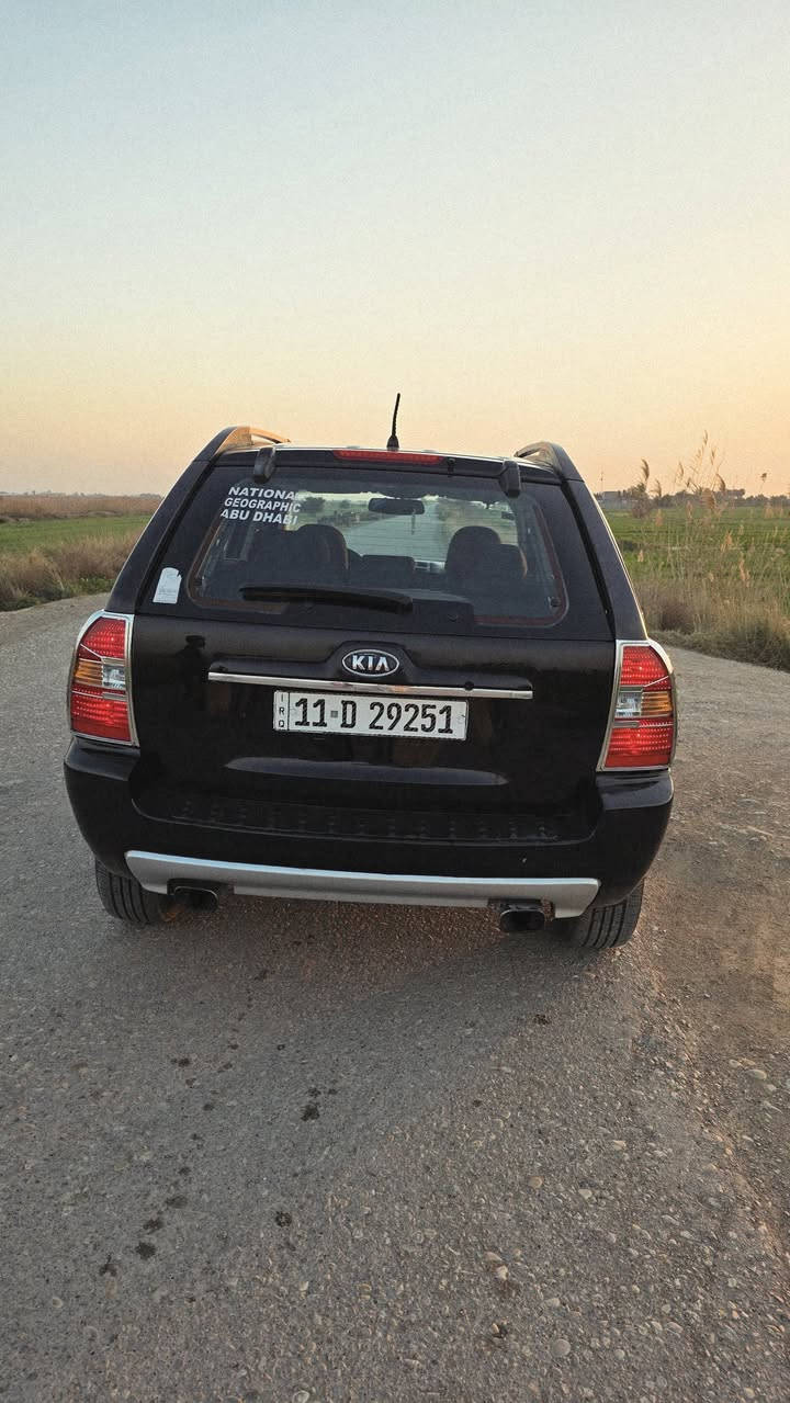 سلام عليكم ورحمة الله وبركاته سبورتج موديل 2007 وارد امريكي محرك سته سلندر مصبوغه جماليه بأسمي مكاني الكوت مركز المدينه محرك كير مكفول تخم تاير جديد هزه جديده  سعرها 88 واذا اكو مراوس ب 7 راكب او استاركس خصوصي  باقي التفاصيل الرقم *********** /***********
