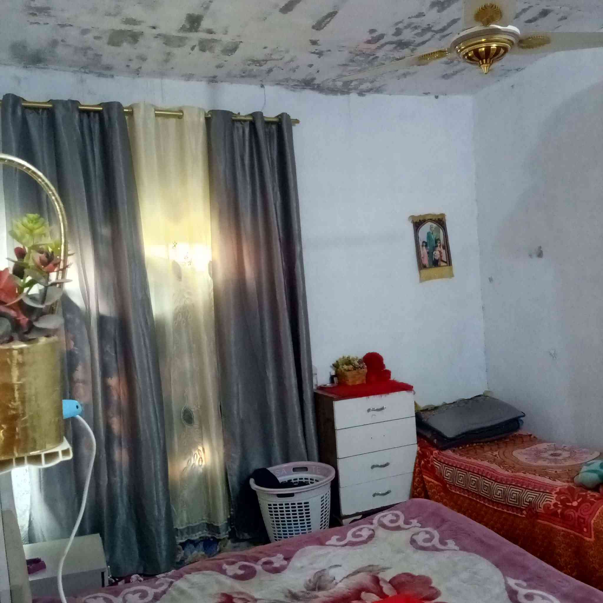 بيت 100متر زراعي للبيع قرب الشافعيه بالمجمع الي خلف حسينية ام البنين
تبليط للباب مع اناره ليليه 
البيت يحتوي على غرفه وصاله ومطبخ وصحيات 
السعر 22 وبيه مجال بسيط 
***********
