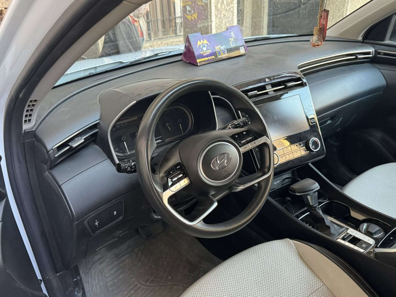 سلام عليكم توسان ٢٢ أمريكي بيه باب الخلفي صبغ ايريك سليم ماشيه ٦٨كم مكينة 2500Gtسعره 180 الرقم ***********
