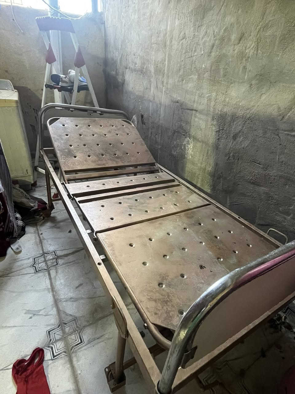 سديه مال مريض حديد متنقله وتتحكم بيه جديده ونضيفه السعر 200 قفل مكاني بصره امن الداخلي ***********
