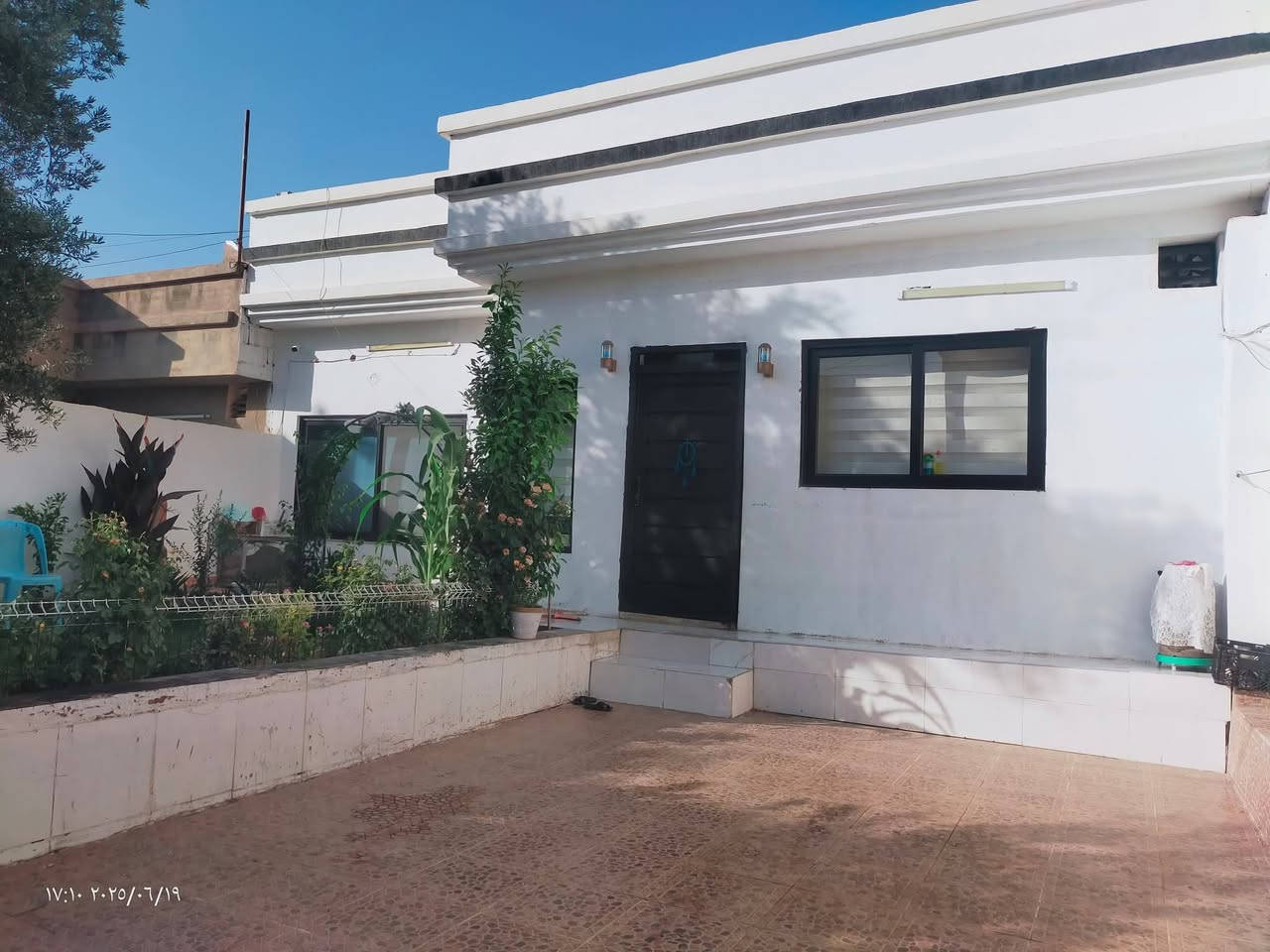 دار 200م للبیع فول خدمات
فرع تبلیط
قرب مدرسة خاک

مطبخ حار وبارد
غرفتین2نوم
استقبال + هۆڵ +صحیات ...

السعر 65 ملیون وبی مجال

عنوان المکتب/شۆراو قرب جامع حاجي شیخ عطار 

للاستفسار اتصل/
***********
***********
