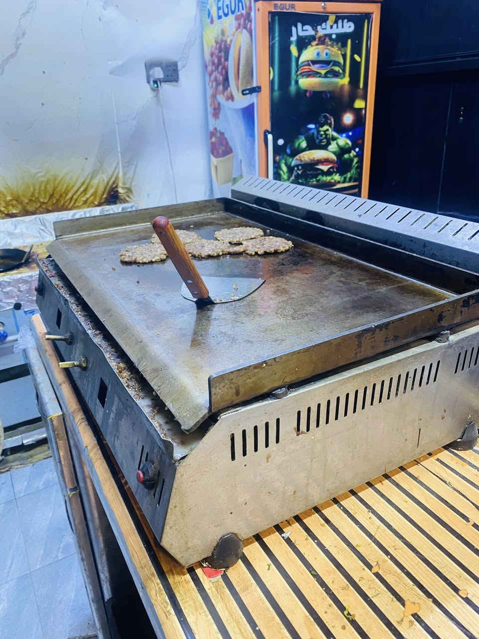 سلام عليكم شواية همبركر وكابسه للبيع سعر جدا مناسب          ***********
