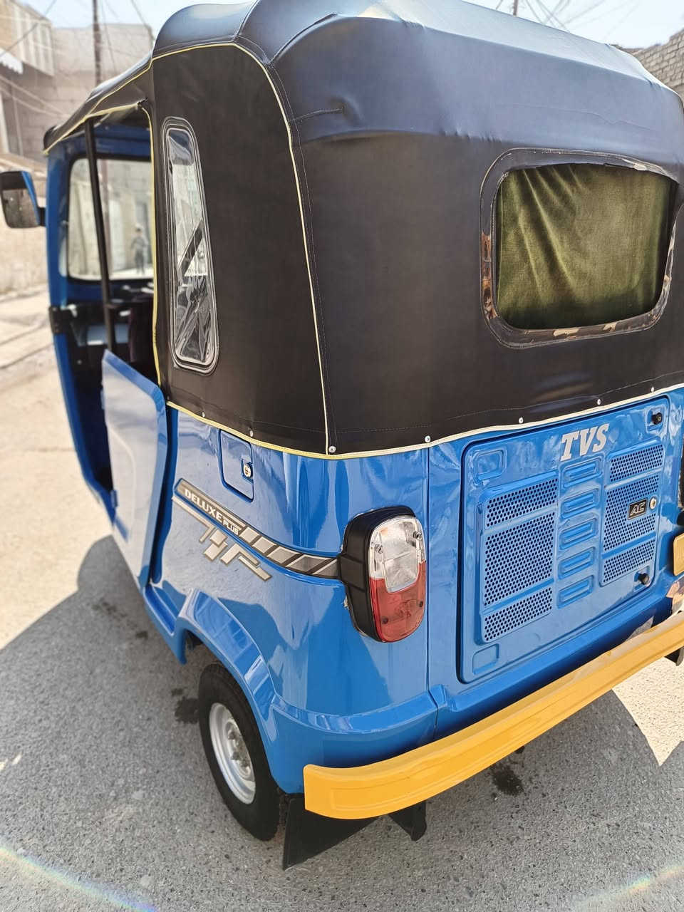 للبيع تك تك TVS
موديل ٢٣
مرقم كامل 
مكفولة من كل شيء
بيها شخط بالجاملغ الأيمن
(٨ملايين) (٨٠٠٠٠٠٠) 
المكان بغداد الشعب الثعالبة
رقم الهاتف ***********
