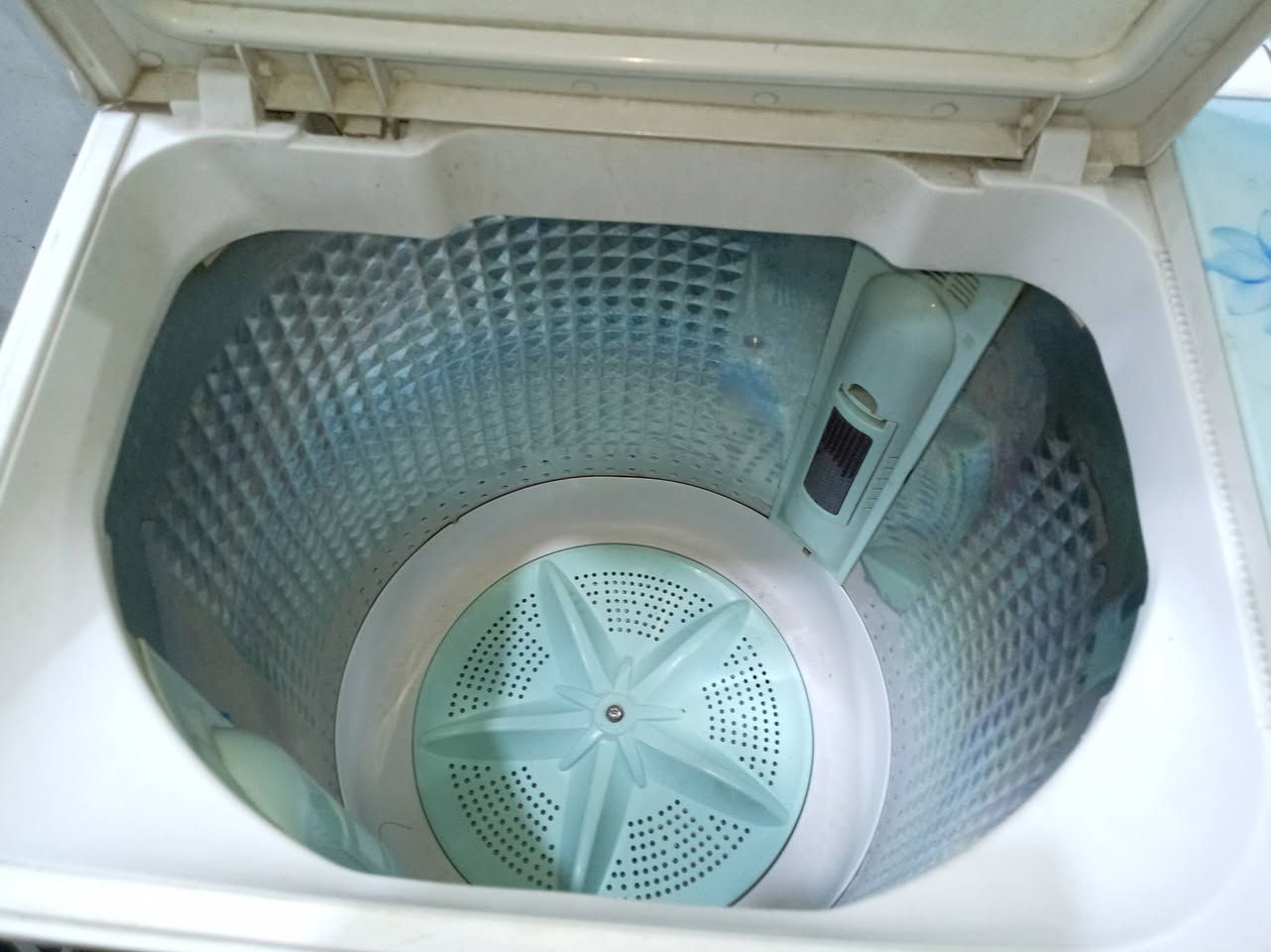 غساله ١٤ كيلو السعر٦٥ العنوان حي الكوفه قرب حي اور 0 7 7 1 0 3 0 4 8 0 4
