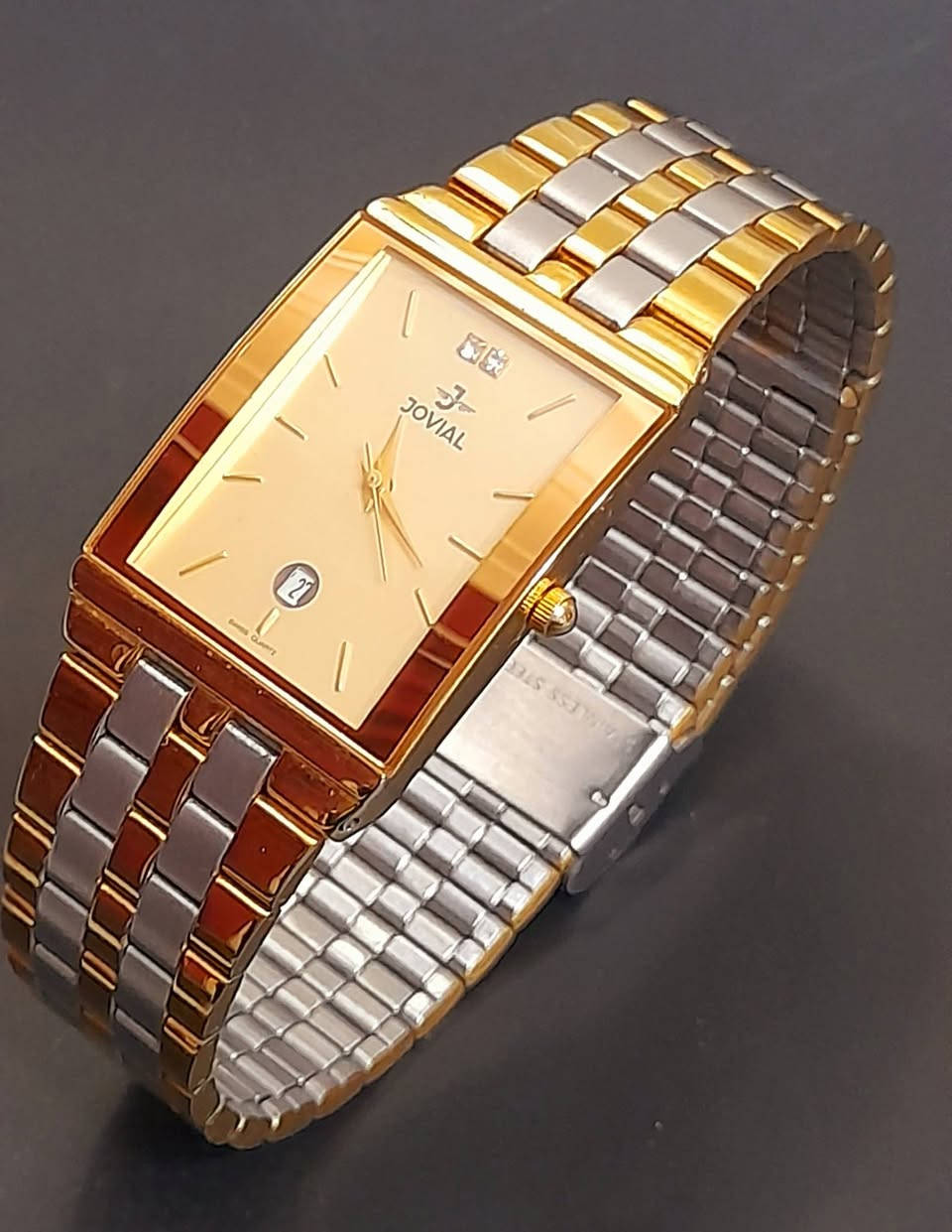 Costa silver 💥 
جوفيال سويسرية  اصليه  كوارتز  كلاسيك  بطاريه  طلاء دهب  عيار  ٢٢ بلزقه  الفابريكا  بالعلبه الاصليه  حاله  ممتازه  كما  هو  موضح  بالصور  😍😍
📌العنوان: طنطا شارع المديرية.
                 طنطا شارع الجلاء
جنوب سيناء. شرم الشيخ .السوق القديم مول تيران محل ٨٠
للتواصل والإستفسار على رسائل الصفحة أو واتس 01000188248

متاح شحن جميع المحافظات.
الدفع فوري .فودافون كاش أو عند الاستلام 

#كوستا_للفضيات #فضه #انسيال #احجار_كريمة #دلاية #Costa_sliver #silver_jewelry  #silver #ring #bracelets  #stones #gemstone #sale #watches #swisswatches #silverstone  #gift #Pandora 
#Fashion #fashionlover  #pandent  #sterlingsilver #pearls #jewelryfactory #manufacturer #silvermaker #daily #jewellerydesign


**إذا كنت صاحب هذا الإعلان وتريد حذفه لأي سبب، رجاءا أرسل رسالة إلى الدعم الفني**