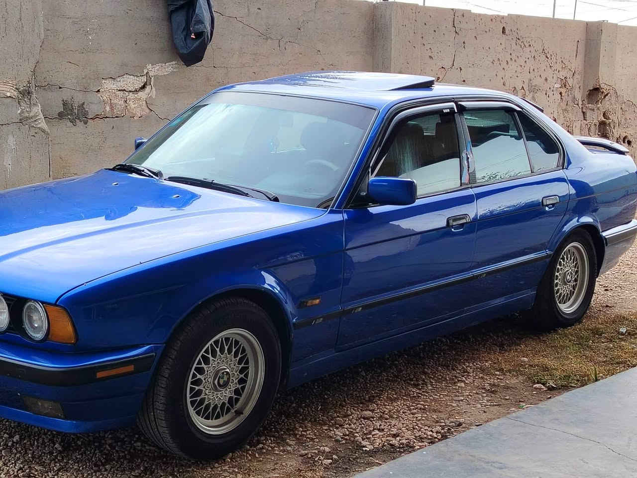 السلام عليكم BMW 525 موديل 92 مسكر عدل كير أوتو بجم عريض رقم بغداد الجديد سنويه لل27تحويل ثاني يوم تخم تاير حداديه نظيفه داخل السياره جديد فتحه شغاله سياره مال جناي سعر 74 مجال بسيط مكاني فلوجه 
***********
