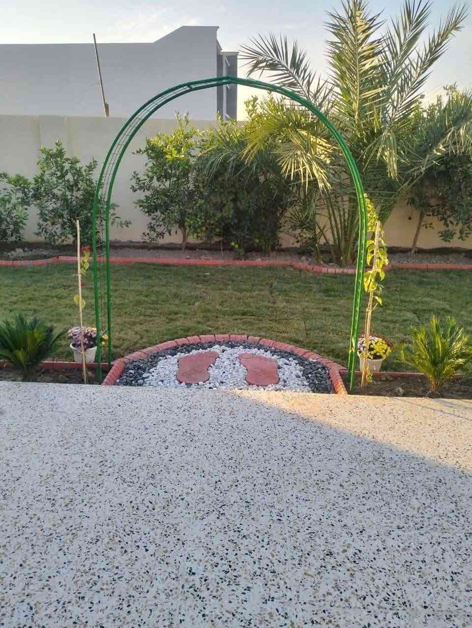 السلام عليكم..
ديكورات حدائق منزليه بسعر مناسب للكل  واي استفسار ع الرقم *********** او خاص 🌹❤️
