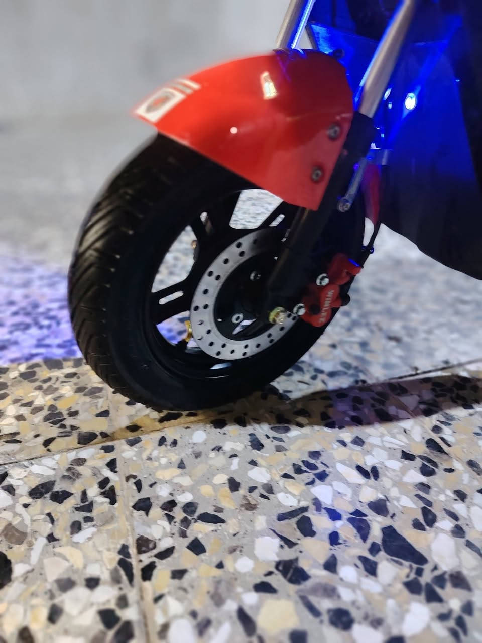 سلام عليكم درجة شحن ار 7 نظافة 100 /100 سعر 450 الف 
العنوان المدائن سلمان باك رقم ***********
