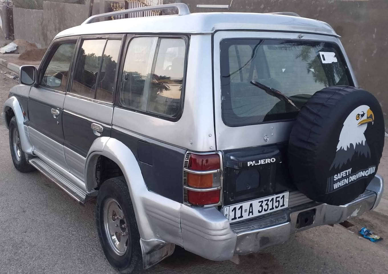 تحية طيبة 

باجيرو مسبوشي

موديل 93 

رقم بغداد دولي 

بسمي تحويل مباشر 

كير محرك كفالة 

محرك بطه اثنين ونص

مصبوغة عام اثر جراد 

دواخل نظيفة كهربايات 

جام كهرباي يصد ينزل 

عندي خسفة بلباب مال جهت الصدر 

بيع امراوس حسب القناعة 

السعر المطلوب /٤٥\وبيها مجال بسيط 

مكان السيارة بلكوت مركز مدينة 

*********** /***********
