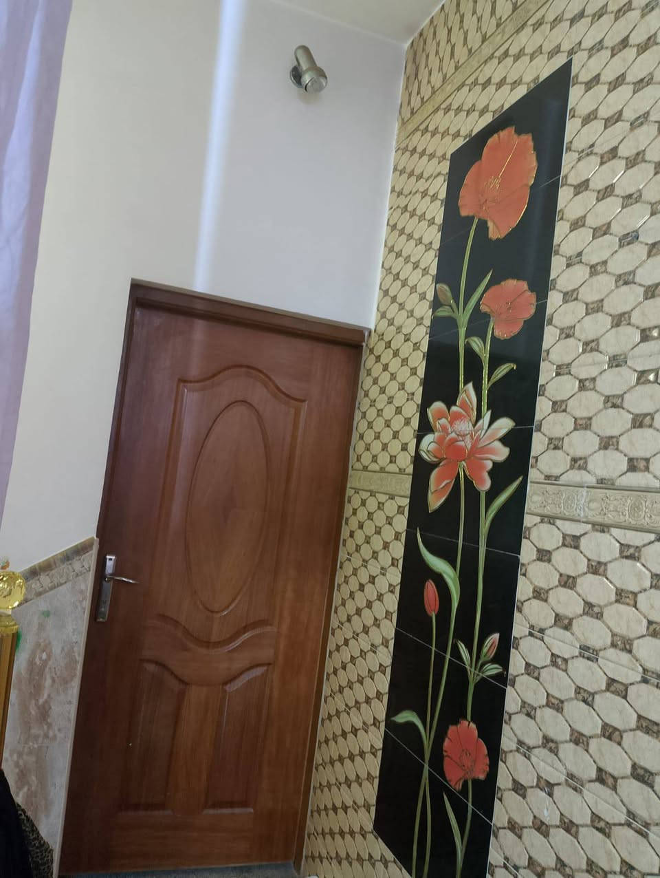 ‏دار للبيع م ١٠٠ طابقين قوس الهندية السعر ١٤٥ وبيه مجال يتكون من ٣ غرف ومطبخ وصاله واستقبال حمام ٣
‏للاستفسار مكتب بركات ام البنين ***********
‏
