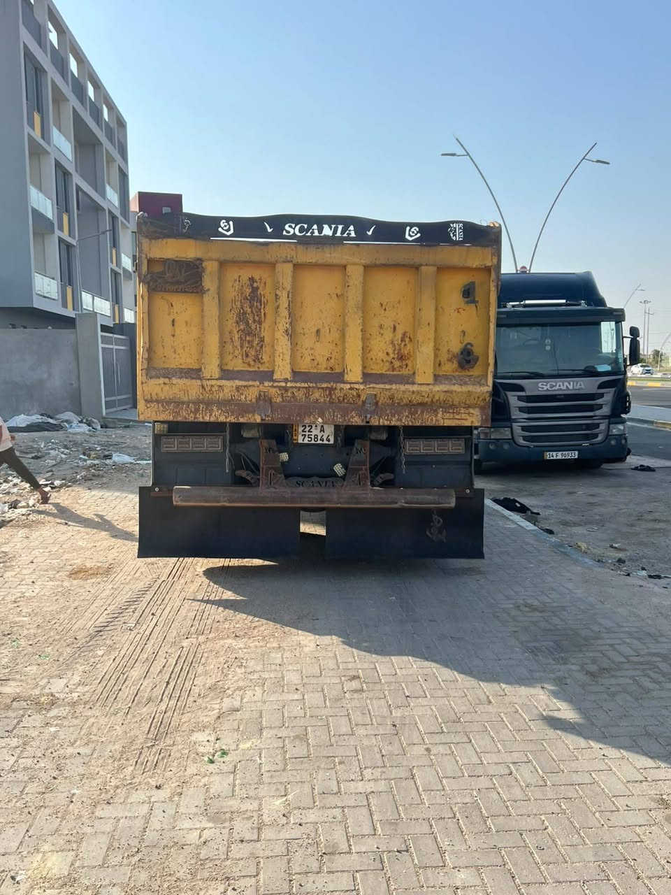 السلام عليكم سكانيا للبيع موديل ٢٠٠٣ مكفولة كفالة عامة رقم وهزه و فحص جديد سحال جوبلس مكينة انجكتر كير ٣/٣ تخم تاير ما نقصها شي  عنواني البصرة للاستفسار الاتصال ***********
