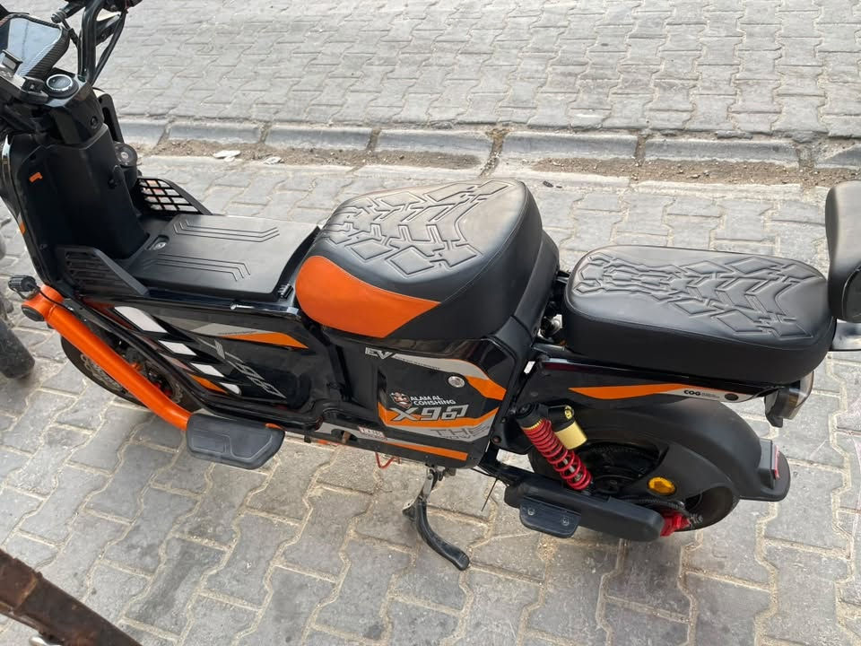 سلام عليكم دراجه شحن 900Xجديده دراجه استعمال قليل جداً دراجه كامله هيه وقراضه بيع مستعجل جوه سوك الاتصال عله رقم ***********
