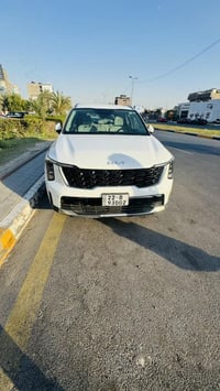 للبيع سورنتو موديل 2024 ماشية 35000 ويل 20 قمارة حديد داتا شو بيها بار...