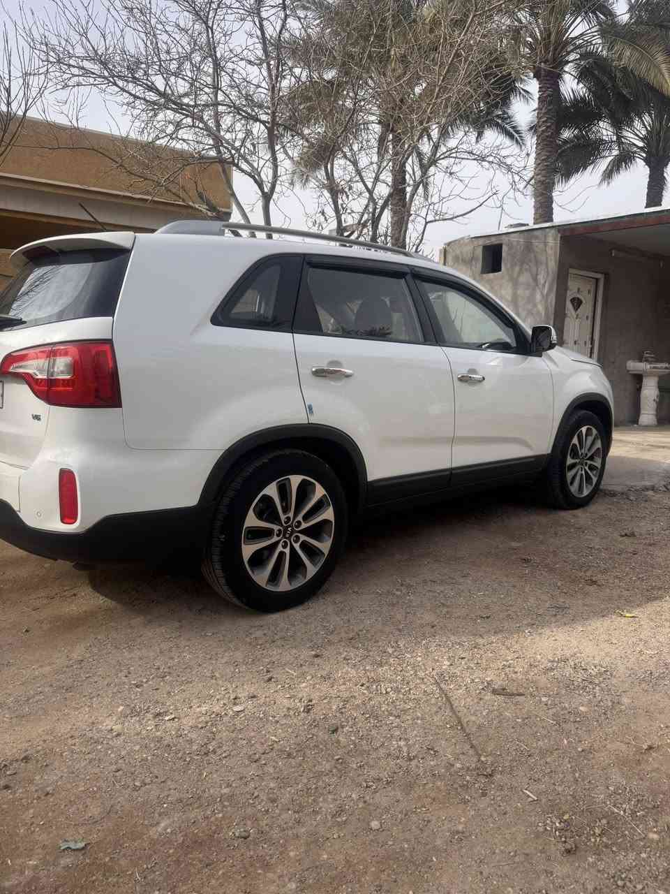 السلام عليكم اخوان 2015 خليجي 
مواصفات 
بصمة +بصمة ابواب 
أناره ترحيب 
حساس امامي وحساس خلفي
رقم بغداد 
سنويه جديده 
بيها بارد بالباب 
سعر ١٧٥

***********وتساب
***********
