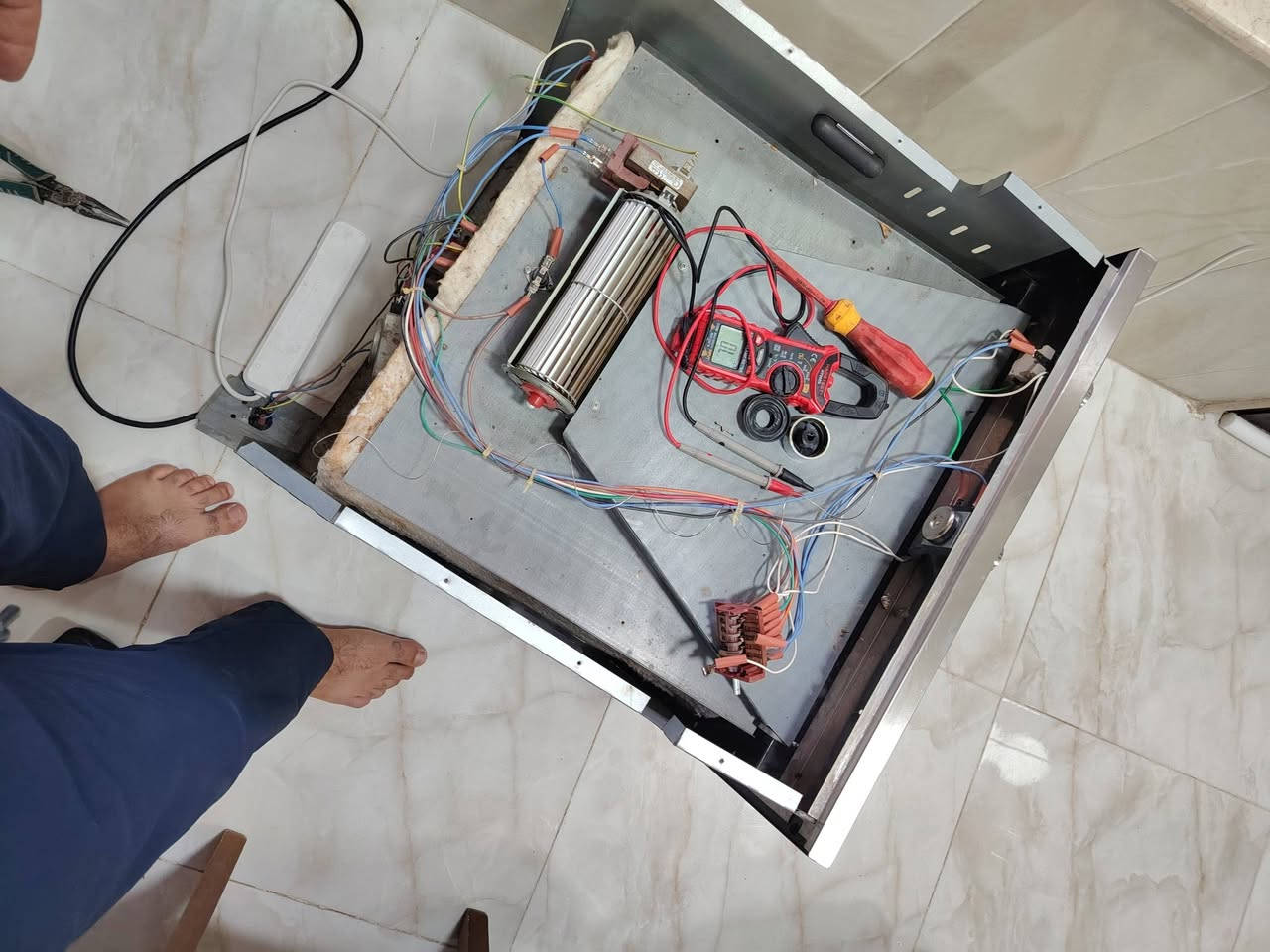 🫟تم صيانة طباخ + فرن كهربائي في الواسطي 💚
🫵 هل واجهتك مشكلة في عيون الطباخ او الفرن ؟🔥
🫟تعبت من نار الطباخ ضعيفة او فيه تسريب غاز او لهب اصفر صارت من خلاله الاواني سودة .
⚙️أجهزة منزلك عاطله ♻️
👌لا تشيل هم الحل اجه " لعندك "! 👇
🧰الخبير الشامل في خدمة منزلك 🏡
🫟 للحجز والاستفسار اتصل بنا 👇
***********
***********
او المراسلة عبر الصفحة ونحن نصلك في اسرع وقت.
#صيانة_لعندك  #ورشه_متنقله
