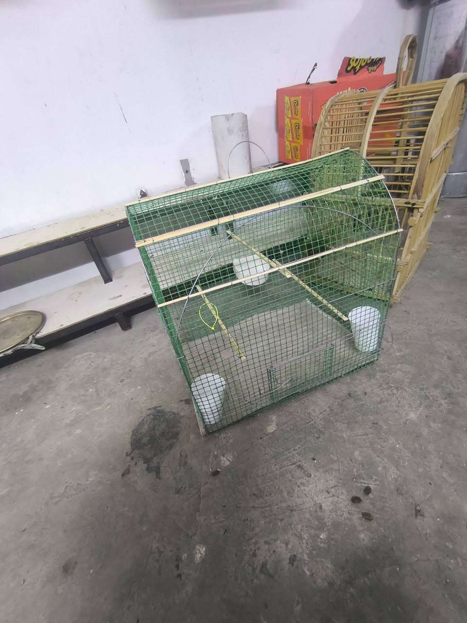 ئەم دوو قەفەسە بۆ فرۆشتن زۆر تازەو جوانن ولۆکن***********
