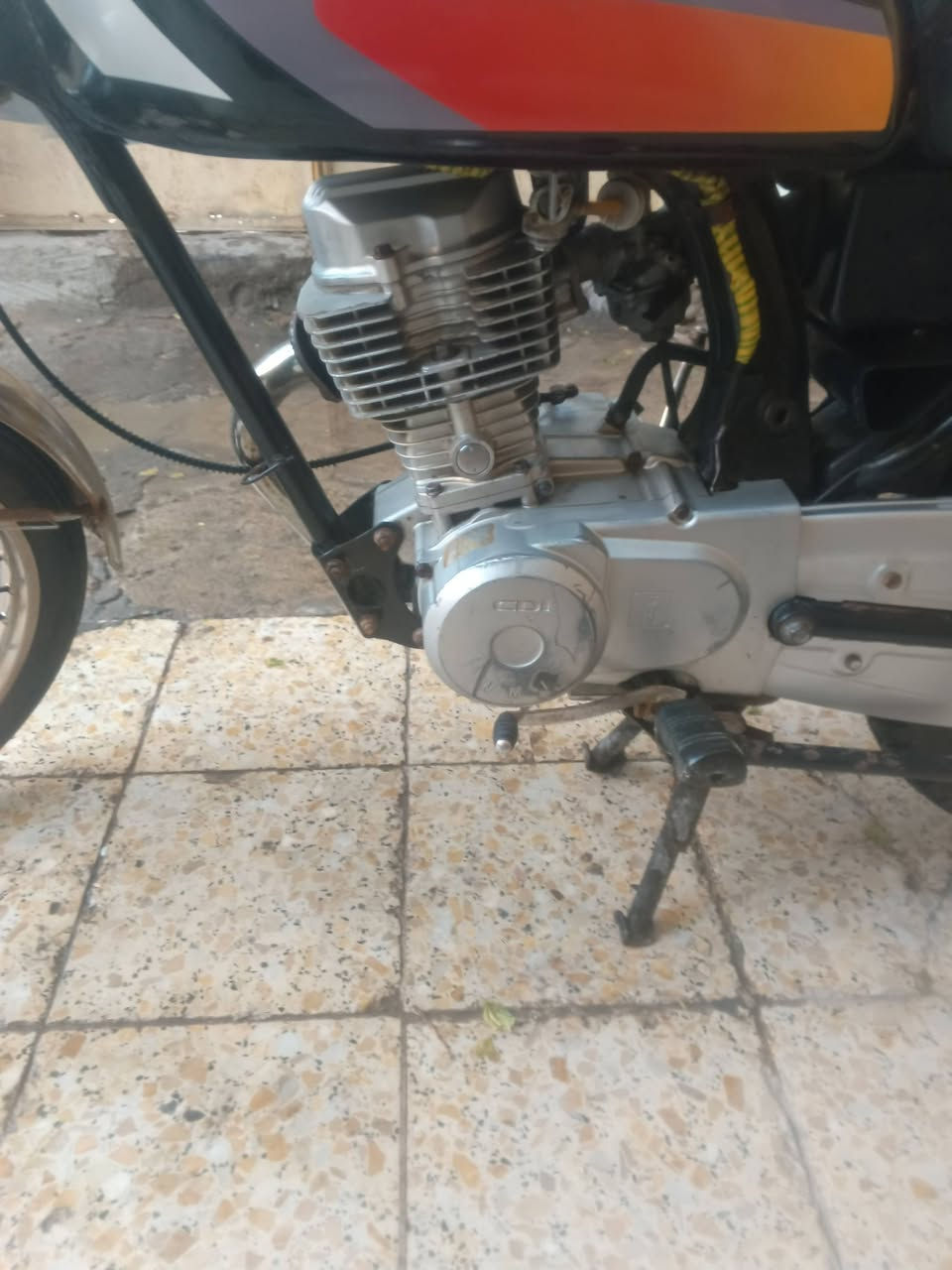 دراجه ايراني . مكينه نامه شلامجه حلوه . تانكي كشن  كله جديد دبلات شغاله الدراجه حلوه مال جناي . المكينه شلعه ومعدل اشك الكاع. كلك مكفوله من السرقه . مكاني جمعيات اسكان المونئ  بصره  . السعر 350 وبيهه مجال   
***********
