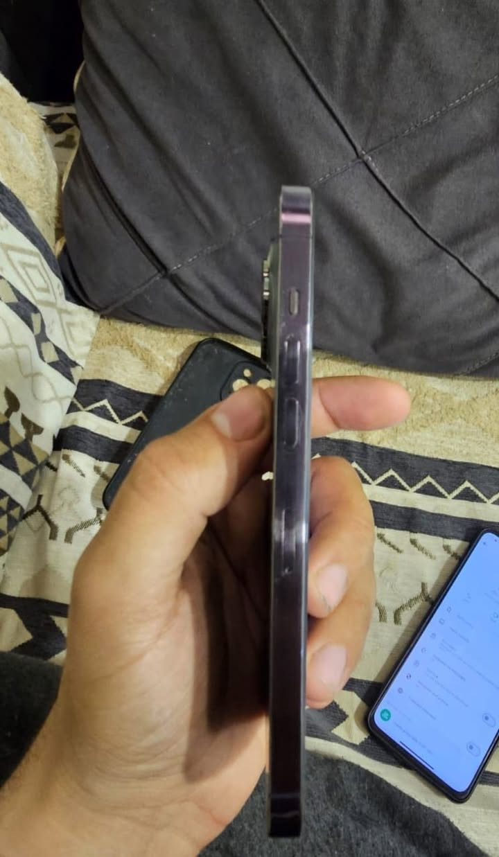 السلام عليكم. 
ايفون ١٤ برو ماكس لون بنفسجي  ٢٥٦ رام 
مبدل بطارية و جامة خلفية للامانة استعمال خفيف جدا و تركته فترة لان اشتريته بداعي الفضول 
السعر ٧٥٠   الف وبي مجال بسيط


**إذا كنت صاحب هذا الإعلان وتريد حذفه لأي سبب، رجاءا أرسل رسالة إلى الدعم الفني**