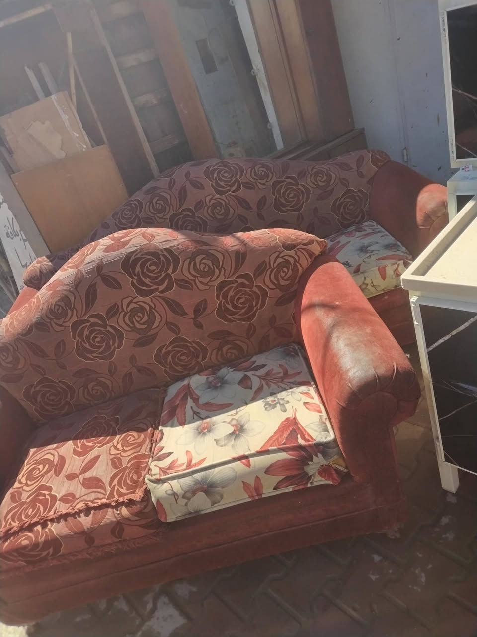 السلام عليكم
قنفات عدد ٢ 
٥ مقاعد
السعر ٣٥
المكان الكريعات مقابل مطعم البلام العائلي
موبايل ***********
لانرد على التعليقات فقط الاتصال
