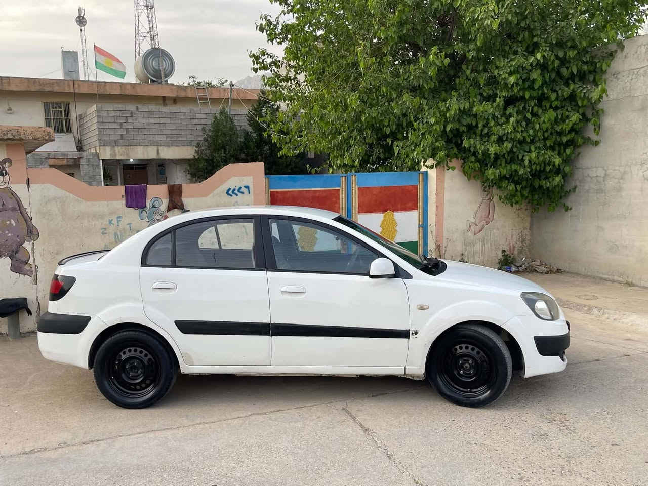 کیا ڕیۆ مودێل 2009
تەربرید لەگەڵ سویچ 
جام کارەبای
کەڤەری بەشەرت 
سەقفی بەشەرت 
مەکینە گەوره یە
ئەوە ڕەقەمی خاوەنێتی  ئێمن نیه 
 ***********
